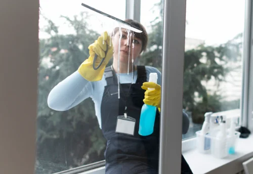 Nettoyage de vitres intérieures et extérieures aux Vallées de la Vanne